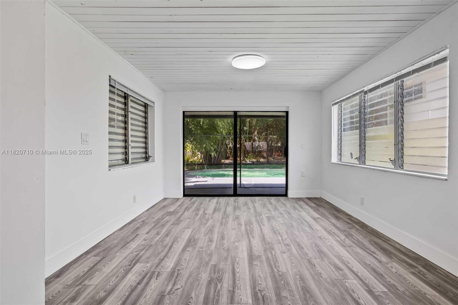 HOLLYWOOD LITTLE RANCHES - Residential Lease