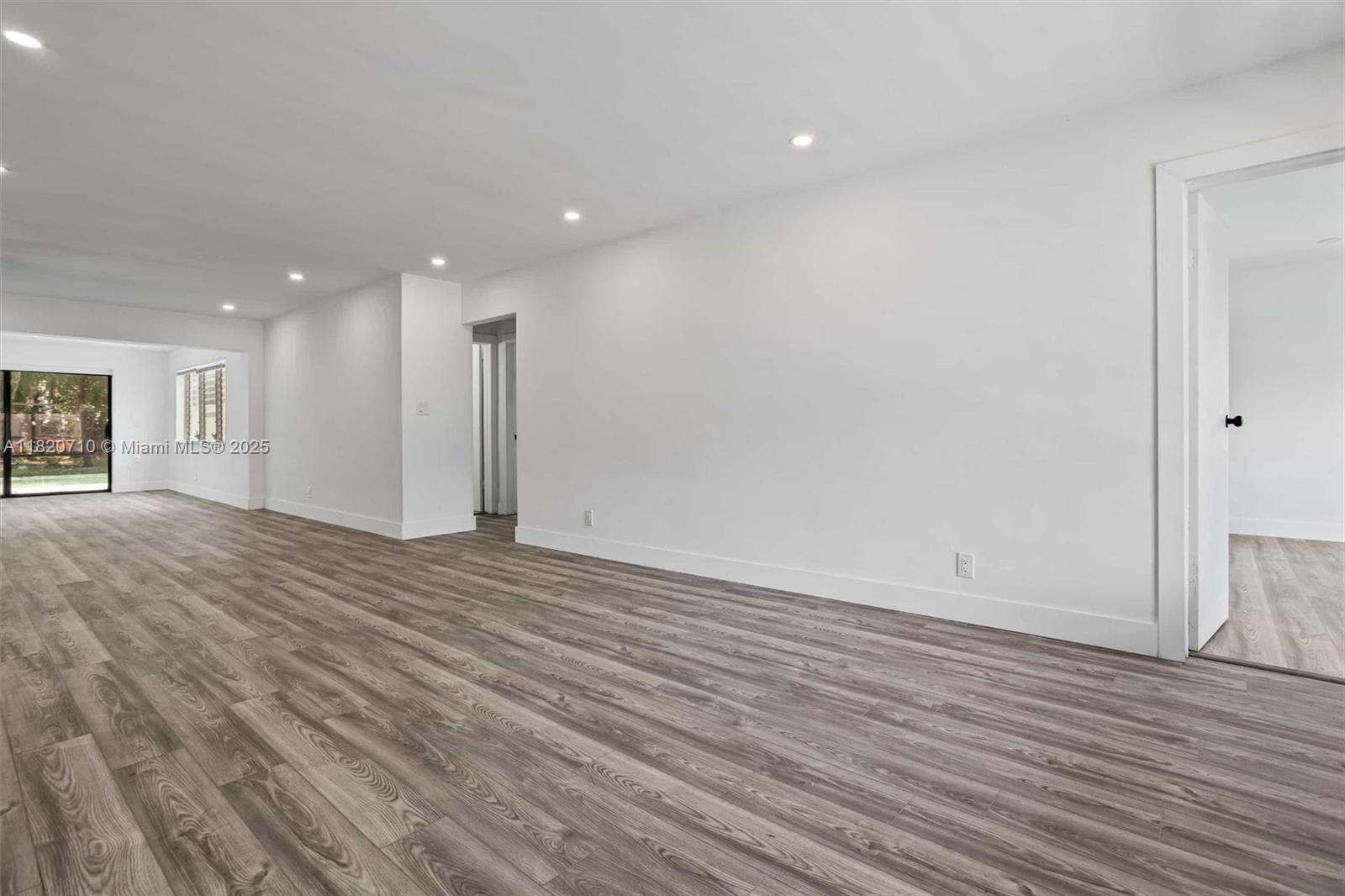 HOLLYWOOD LITTLE RANCHES - Residential Lease