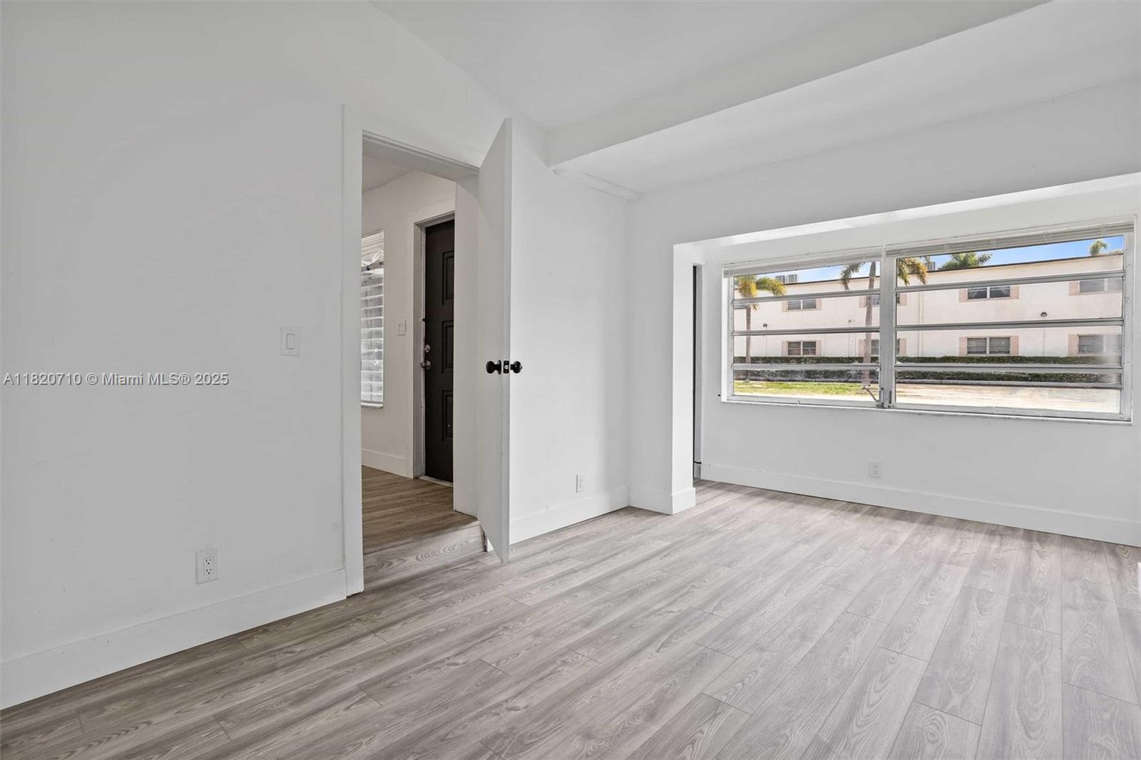 HOLLYWOOD LITTLE RANCHES - Residential Lease