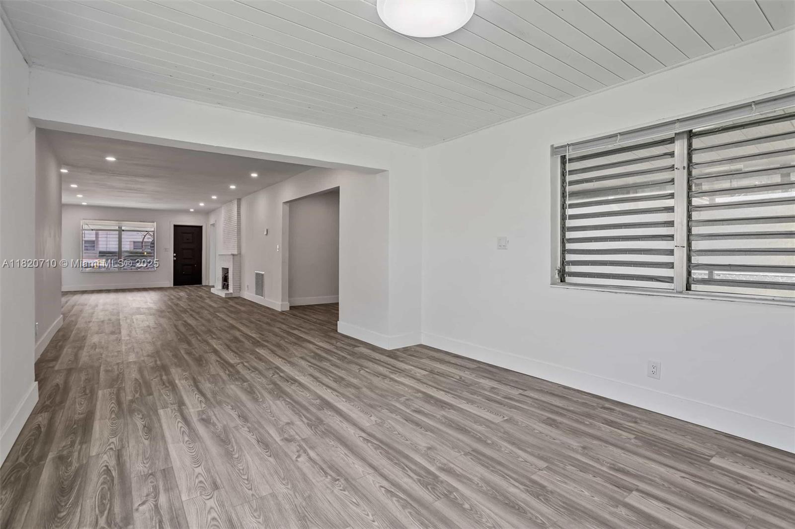 HOLLYWOOD LITTLE RANCHES - Residential Lease