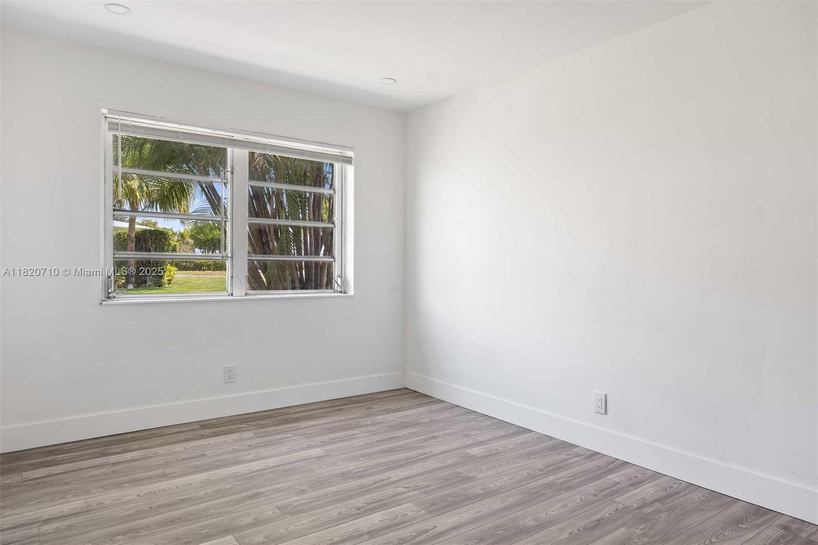 HOLLYWOOD LITTLE RANCHES - Residential Lease