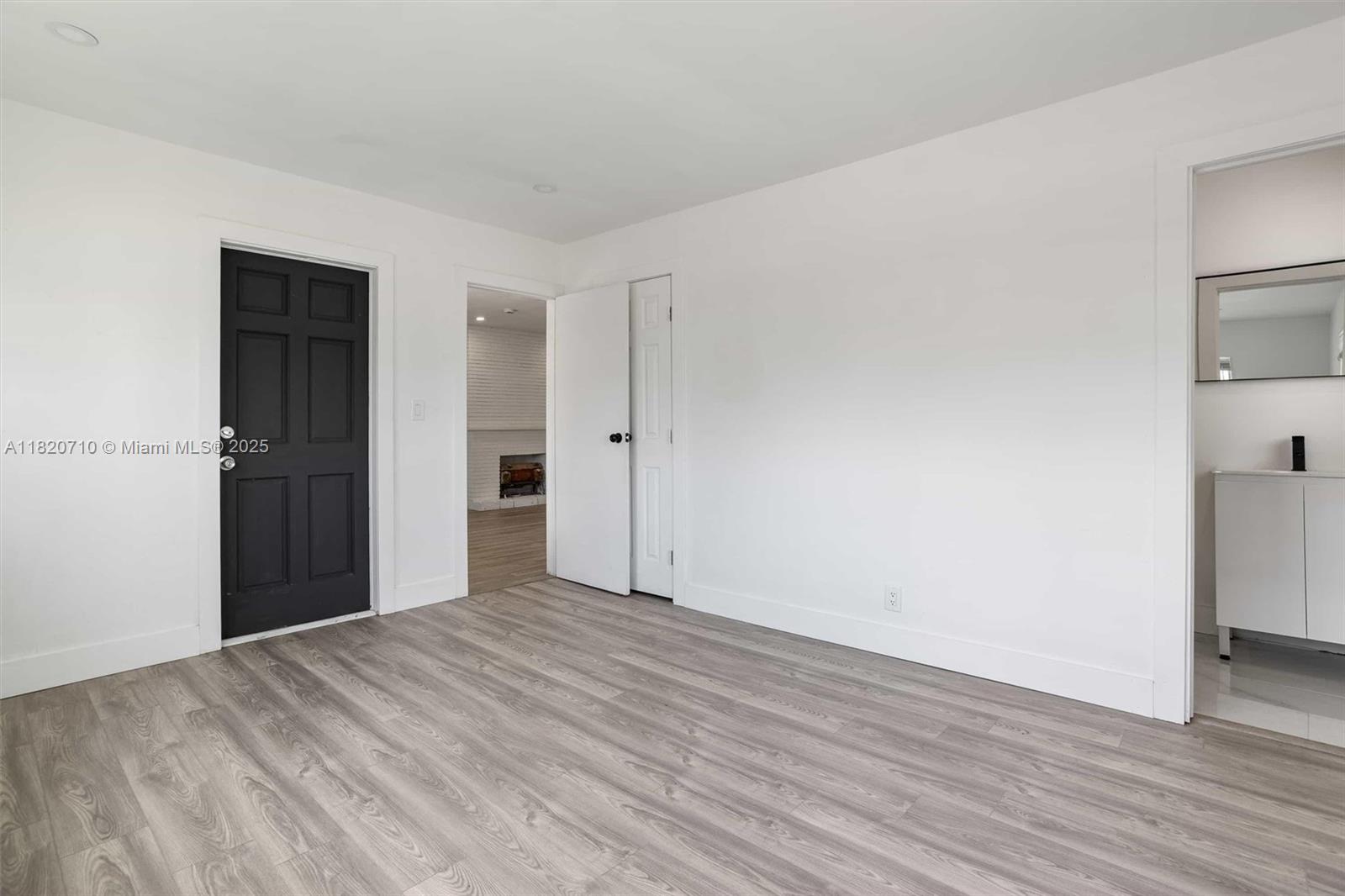 HOLLYWOOD LITTLE RANCHES - Residential Lease