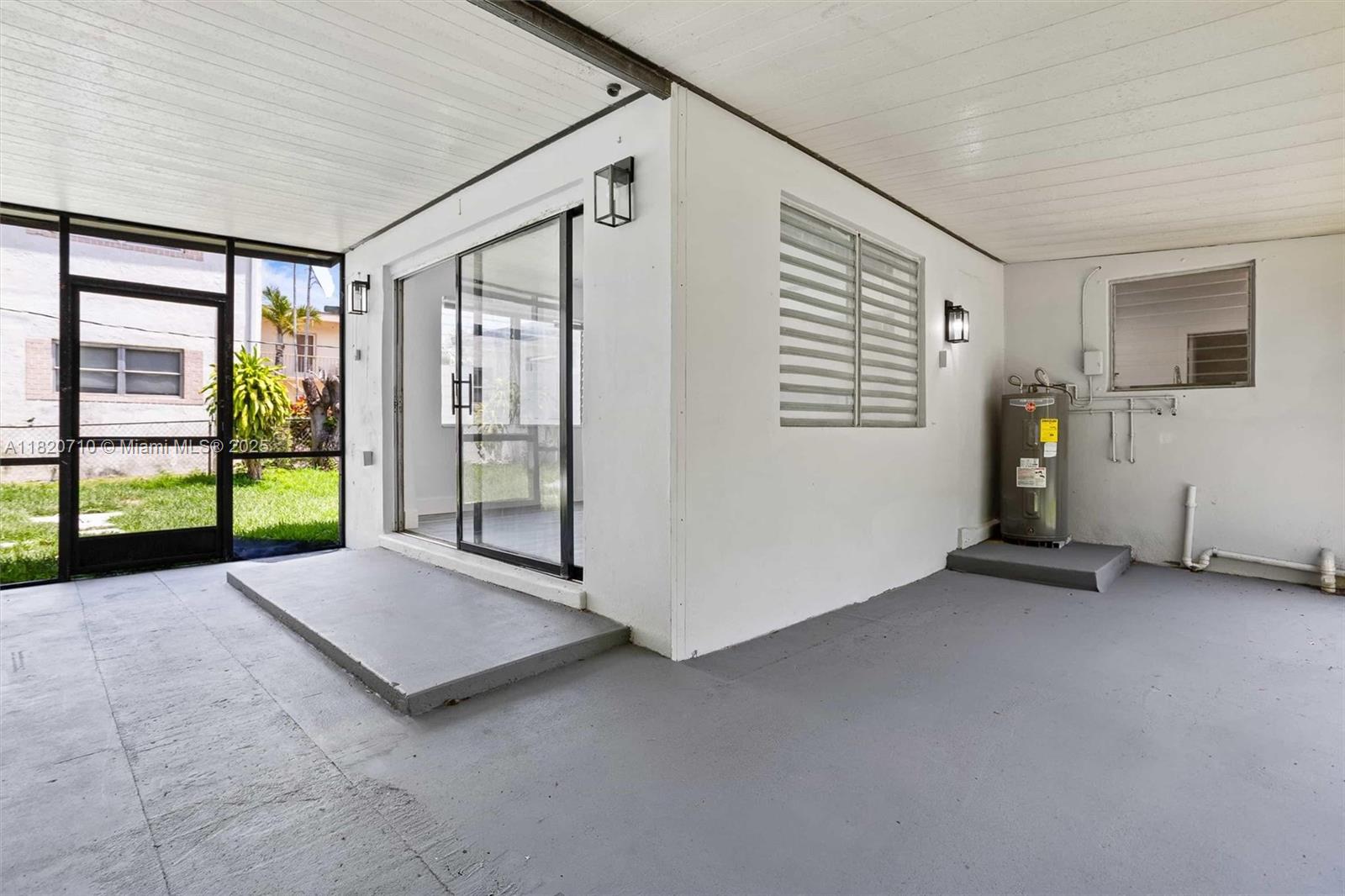HOLLYWOOD LITTLE RANCHES - Residential Lease