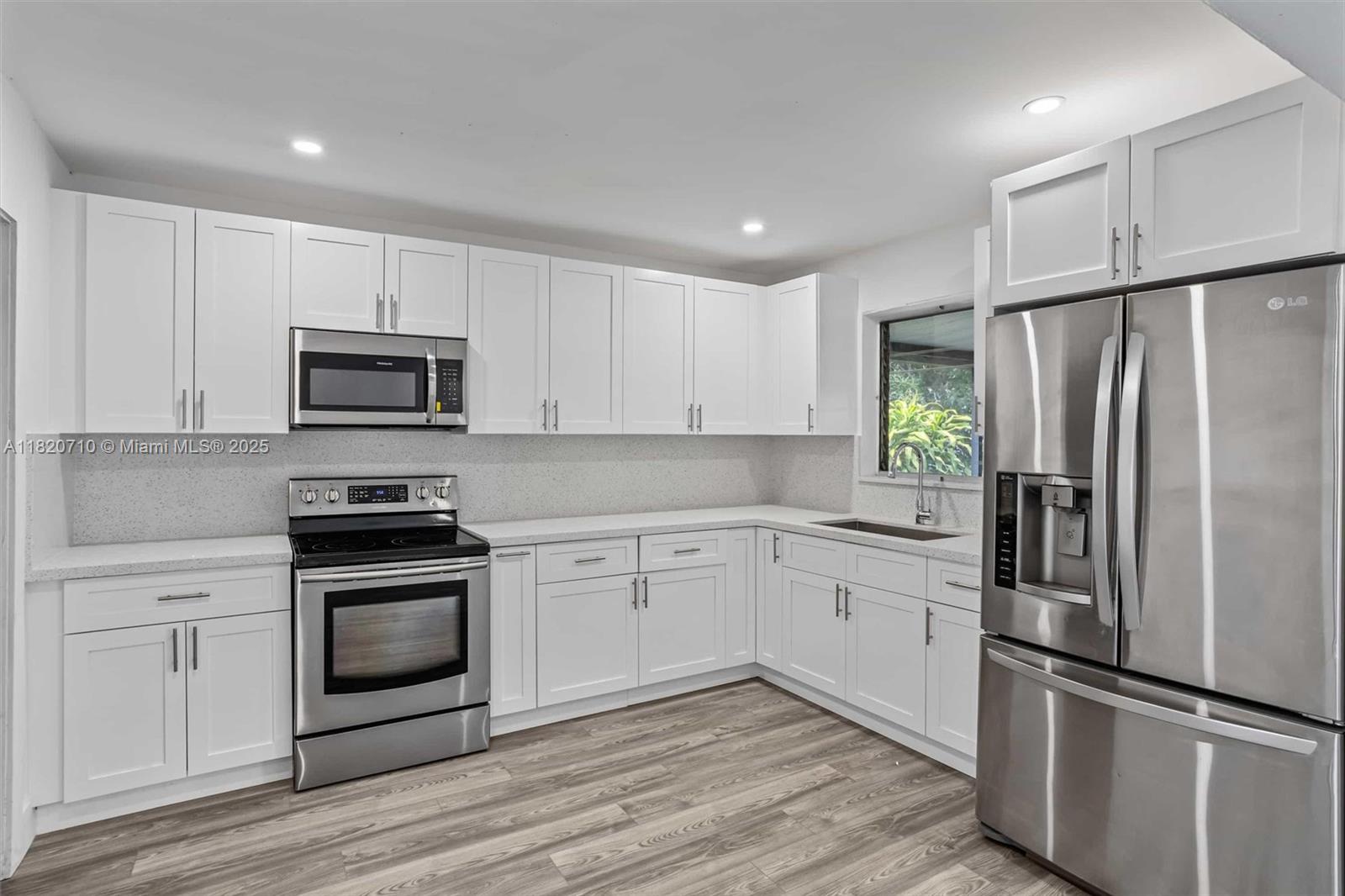 HOLLYWOOD LITTLE RANCHES - Residential Lease
