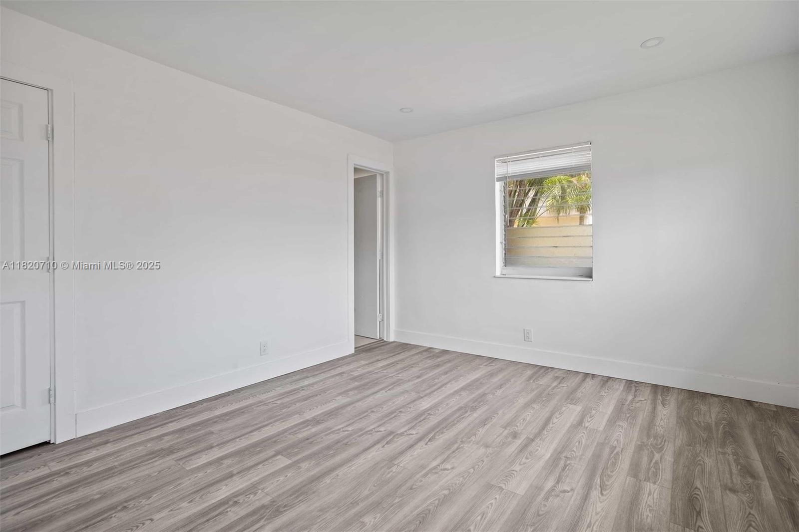 HOLLYWOOD LITTLE RANCHES - Residential Lease