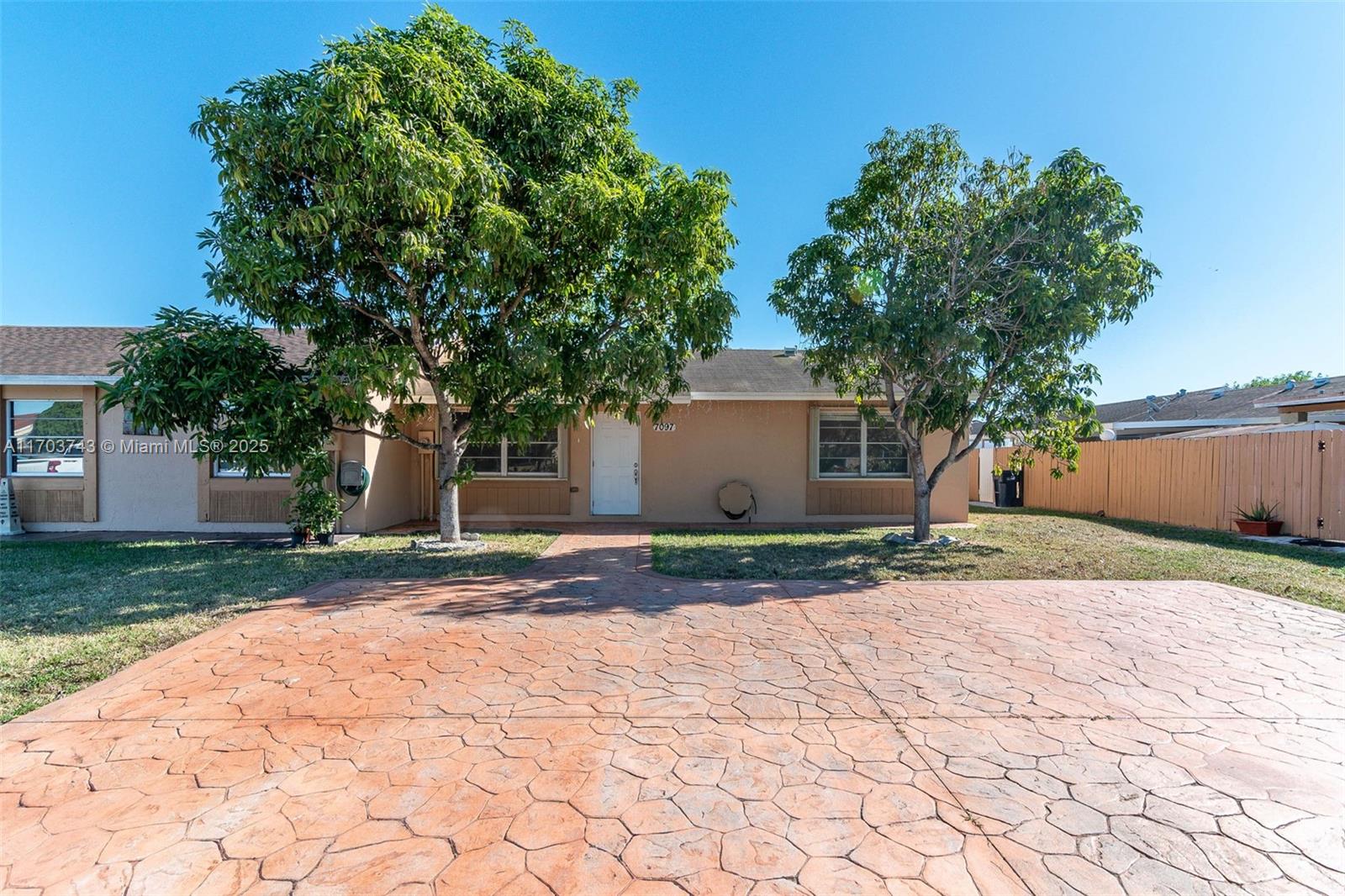 Price Reduced - Beautiful CORNER Villa in highly sought after Westwind Lakes. 3BD /2BTH . One of the Bedroom's has separate entrance on the side that can be used for extra income. Excellent schools, close to shopping and restaurants. Large backyard private patio. Front Driveway fits up to 4 cars plus the community has guest parking near by. Extremely low HOA $50/monthly. Property has accordion shutters. Make this your home or a great investment. VERY Easy to Show, priced just got reduced to sell fast! Call Today! FHA, Conventional & VA. Property is Lot & Block. BRING YOUR BEST OFFER!