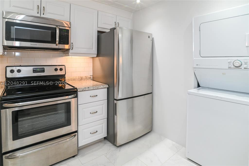 Photo of 130 Cypress Club Dr #324, Pompano Beach, FL 33060 (MLS # A12048291)