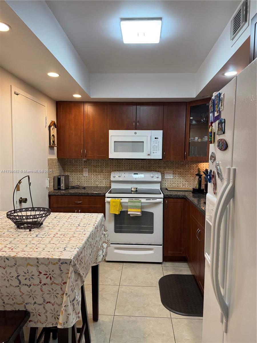 HEMISPHERES CONDO - Residential Lease