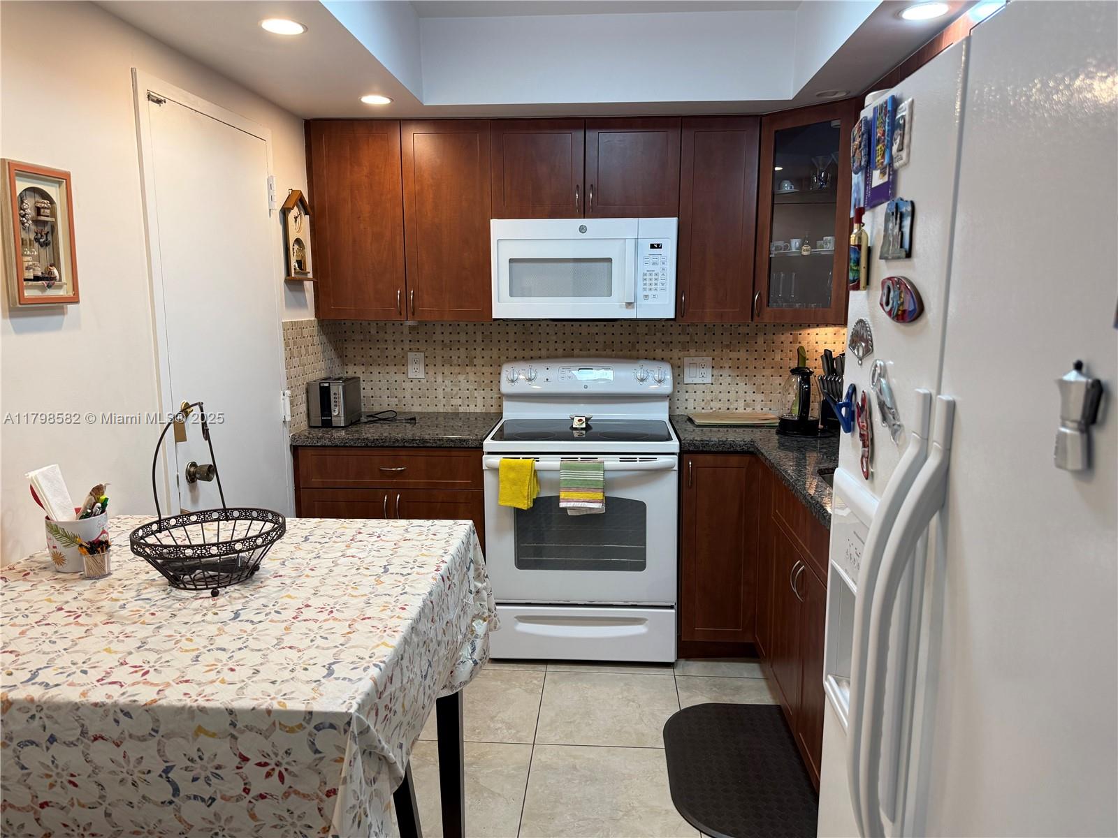 HEMISPHERES CONDO - Residential Lease