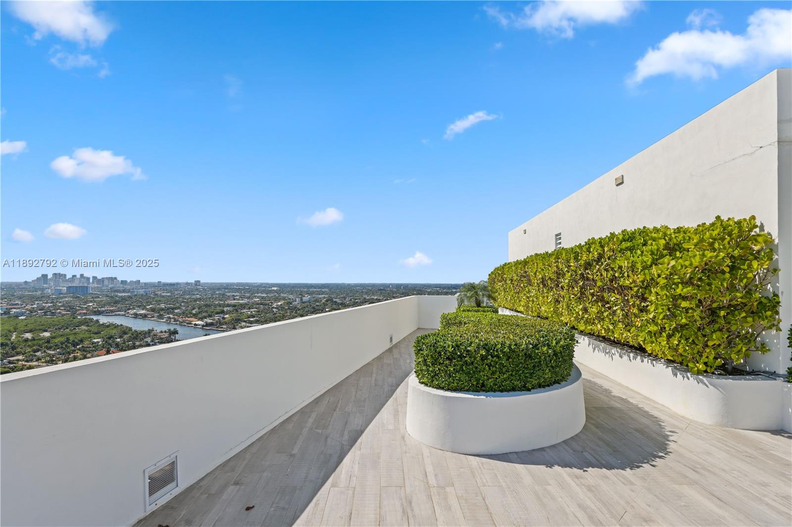 2200 FORT LAUDERDALE BEAC - Residential