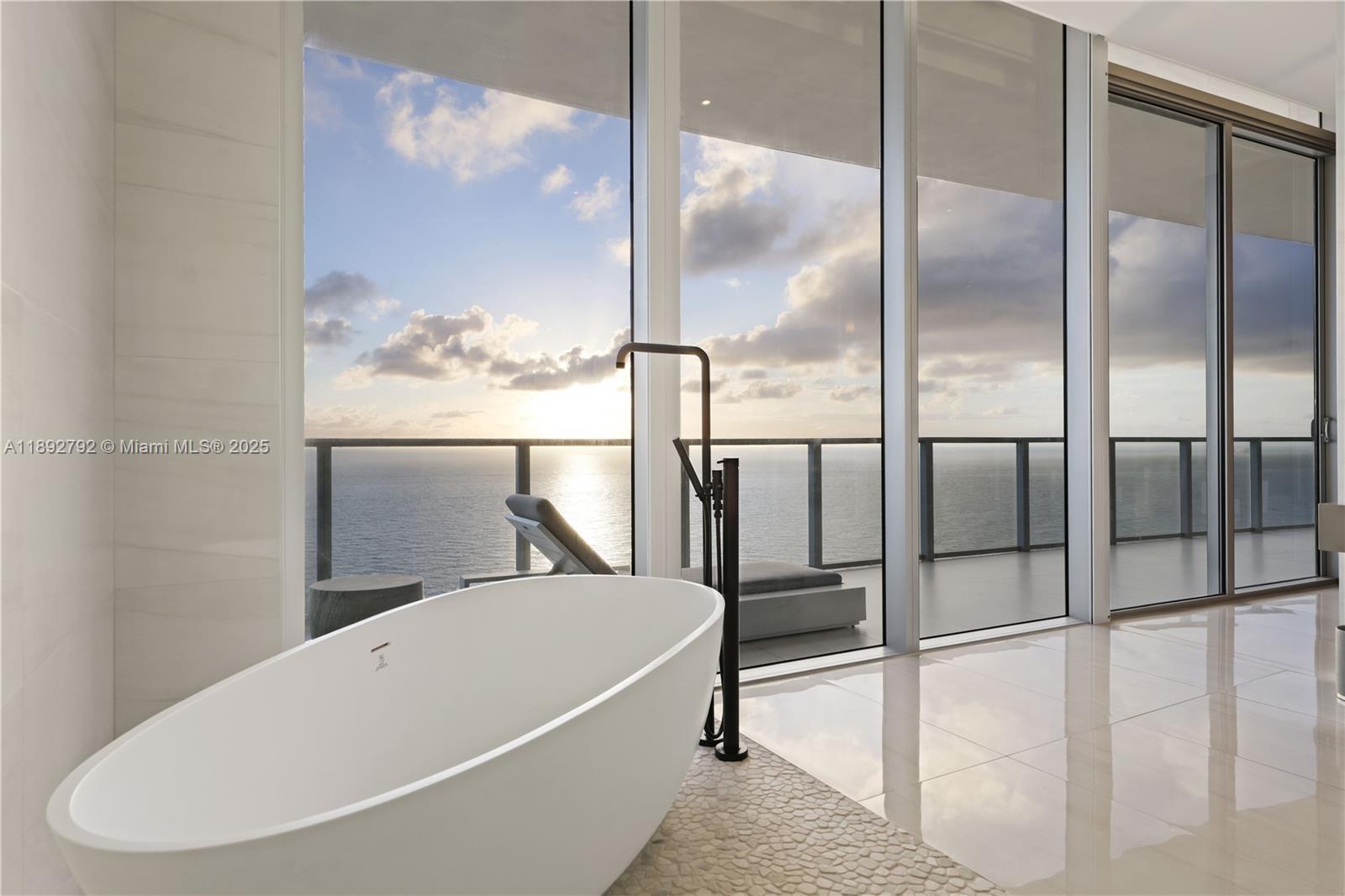 2200 FORT LAUDERDALE BEAC - Residential