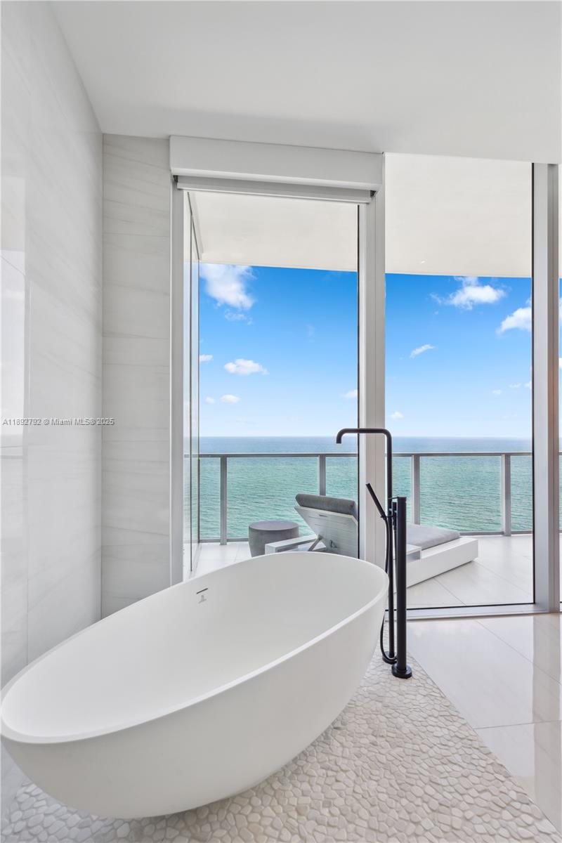 2200 FORT LAUDERDALE BEAC - Residential