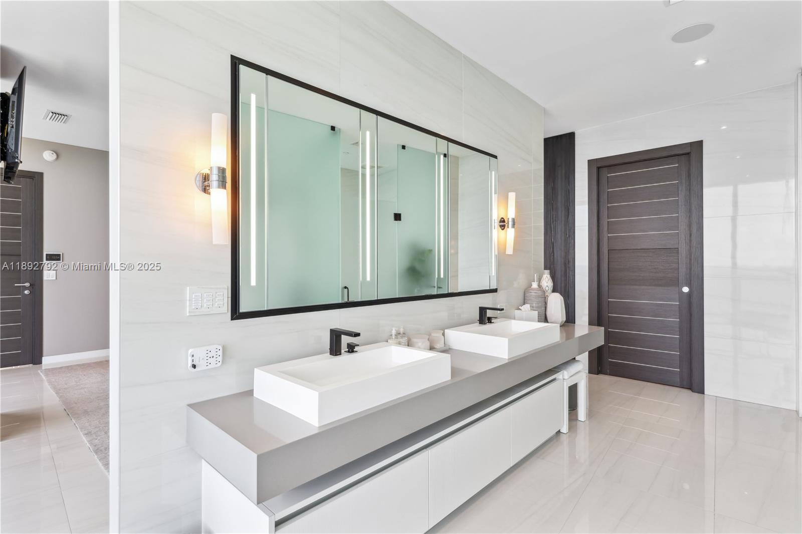 2200 FORT LAUDERDALE BEAC - Residential