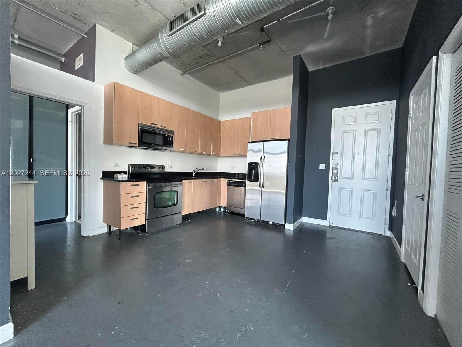 LOFTS AT HOLLYWOOD STATIO - Residential