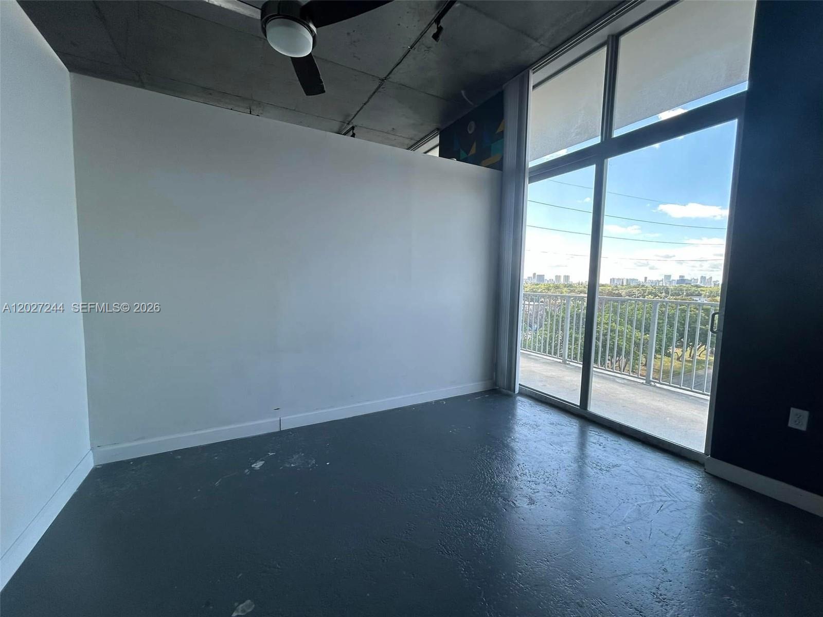 LOFTS AT HOLLYWOOD STATIO - Residential