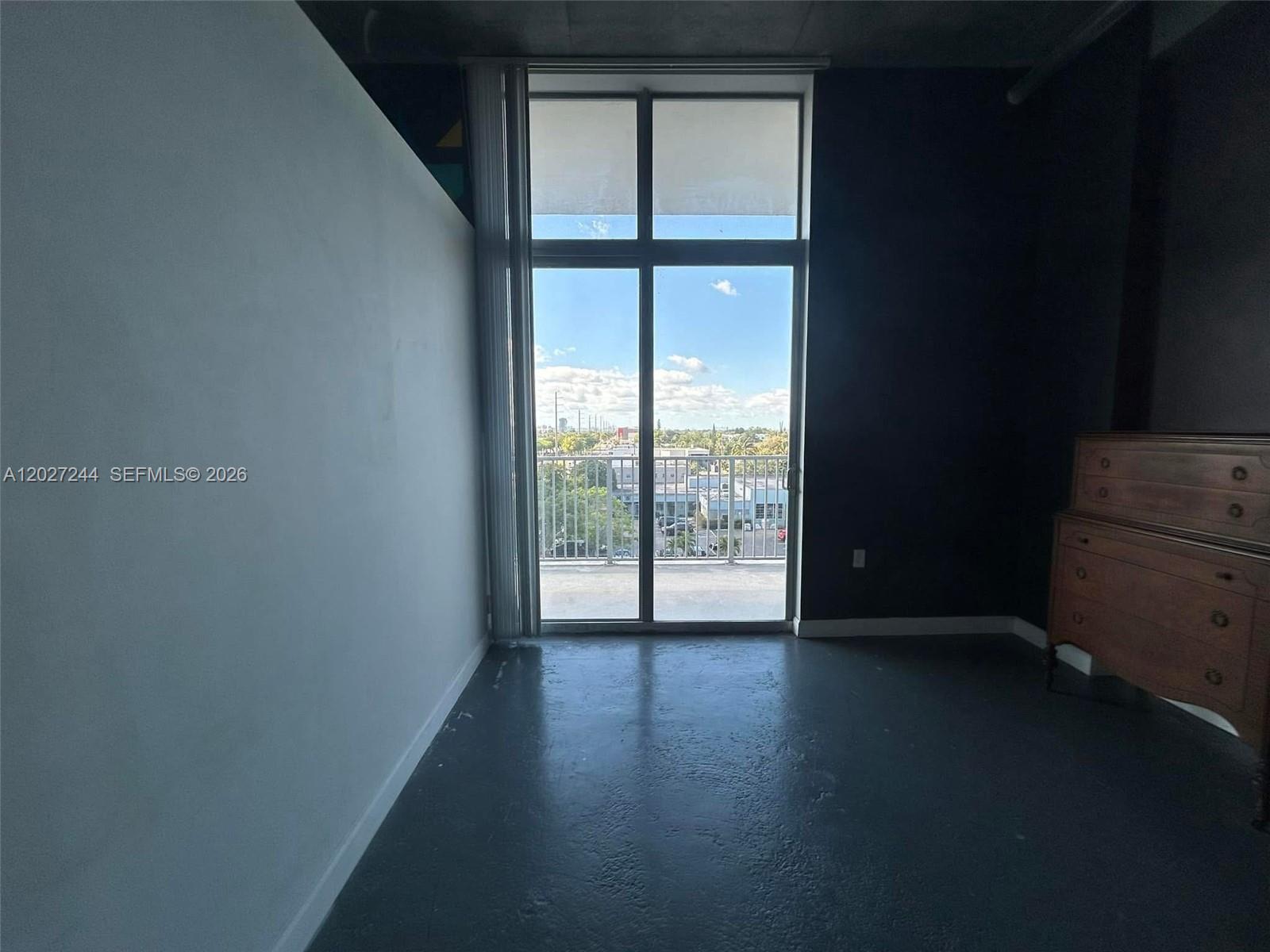 LOFTS AT HOLLYWOOD STATIO - Residential