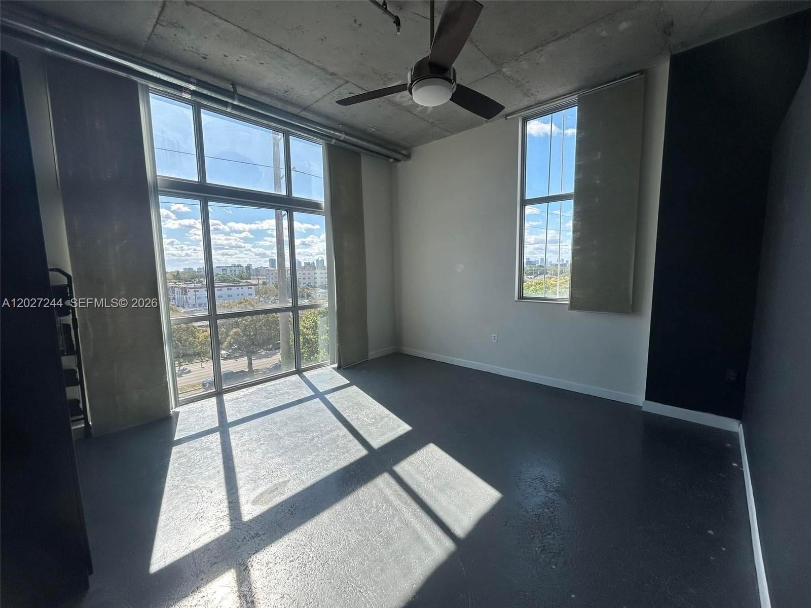 LOFTS AT HOLLYWOOD STATIO - Residential