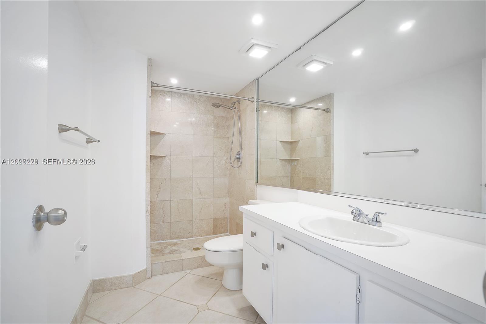 THE PALM BAY YACHT CLUB C - Residential
