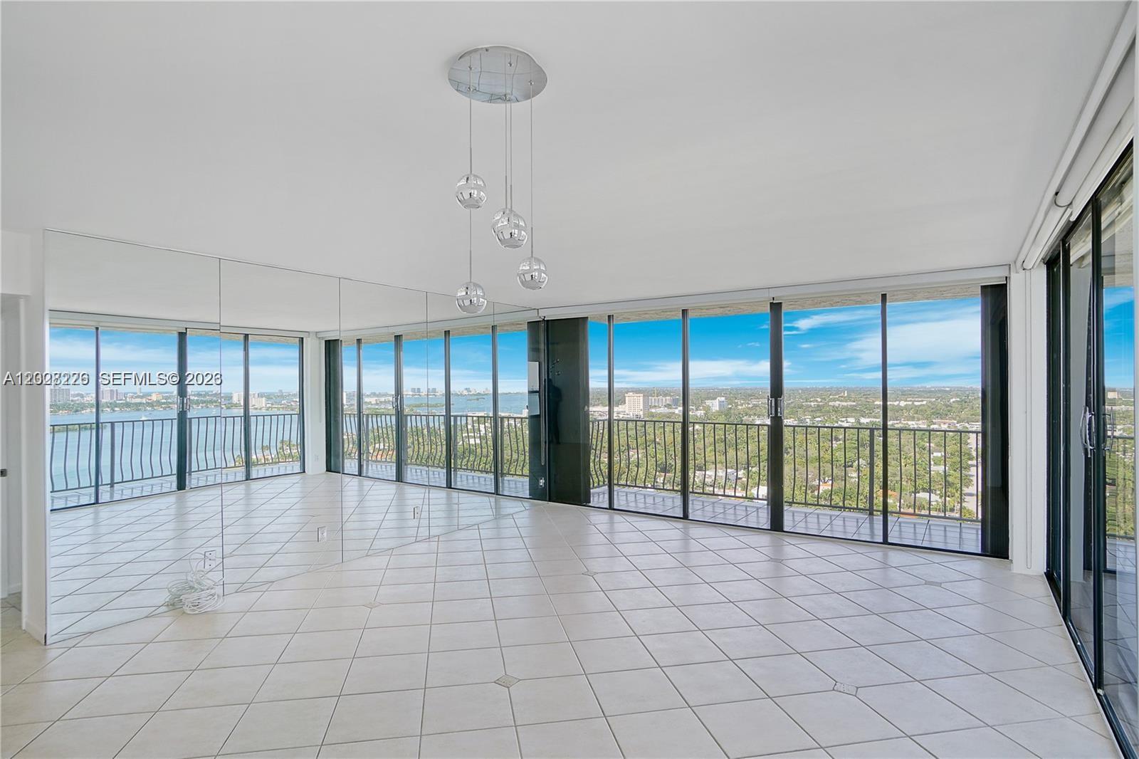 THE PALM BAY YACHT CLUB C - Residential