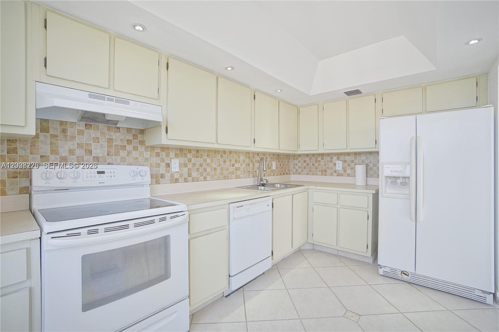THE PALM BAY YACHT CLUB C - Residential