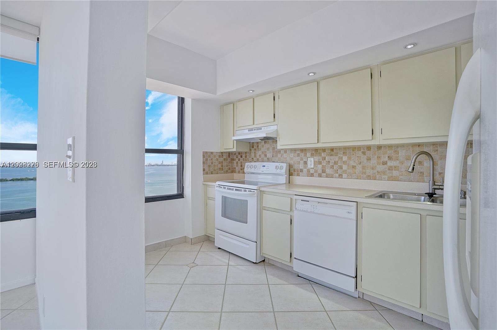 THE PALM BAY YACHT CLUB C - Residential