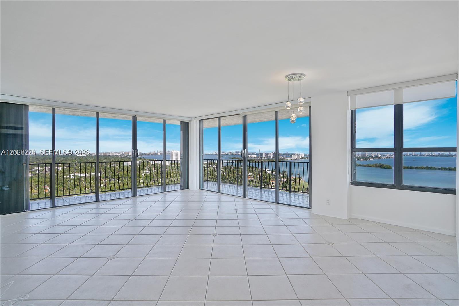 THE PALM BAY YACHT CLUB C - Residential