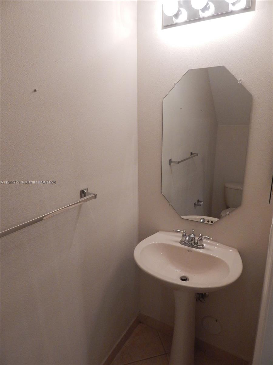 COUNTRY WESTERN STORE - Residential Lease