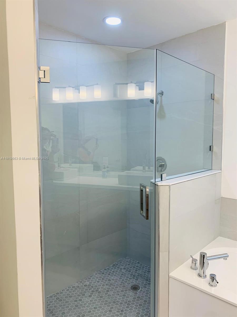 SAPPHIRE POINTE - DIAMOND - Residential Lease