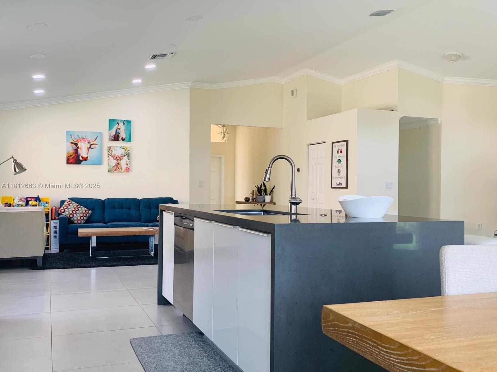 SAPPHIRE POINTE - DIAMOND - Residential Lease