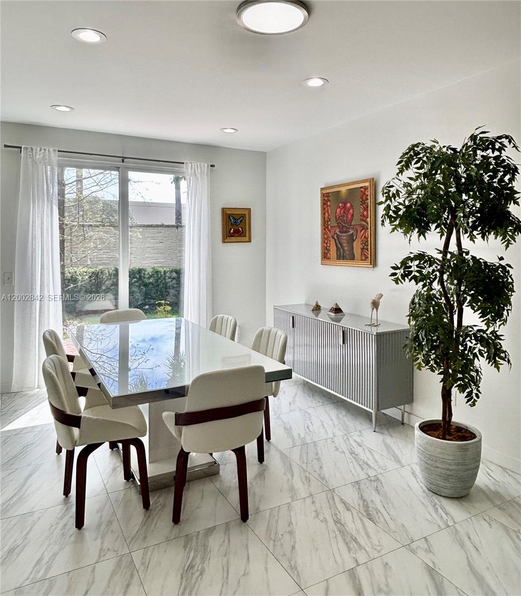 SAWGRASS EXCHANGE PLAT - Residential Lease