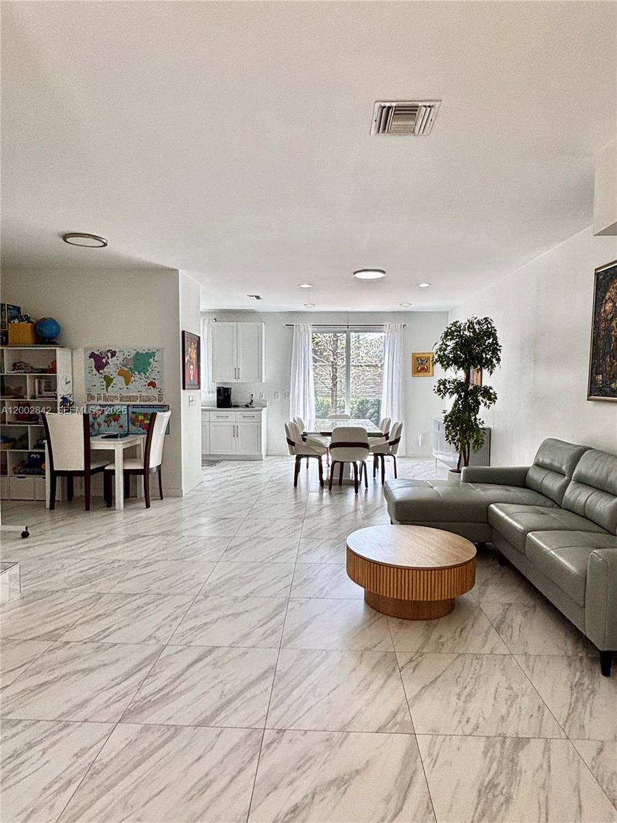 SAWGRASS EXCHANGE PLAT - Residential Lease