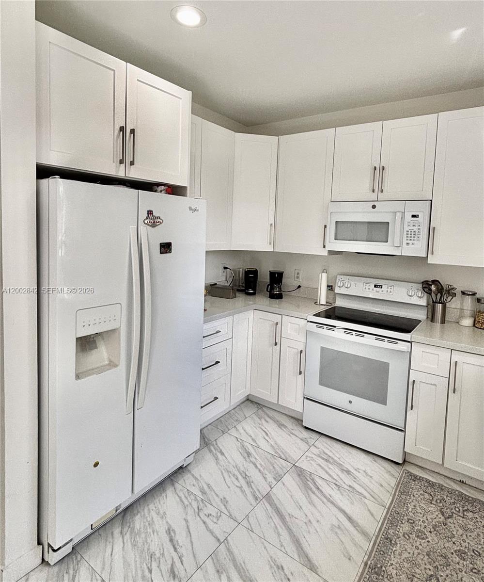 SAWGRASS EXCHANGE PLAT - Residential Lease