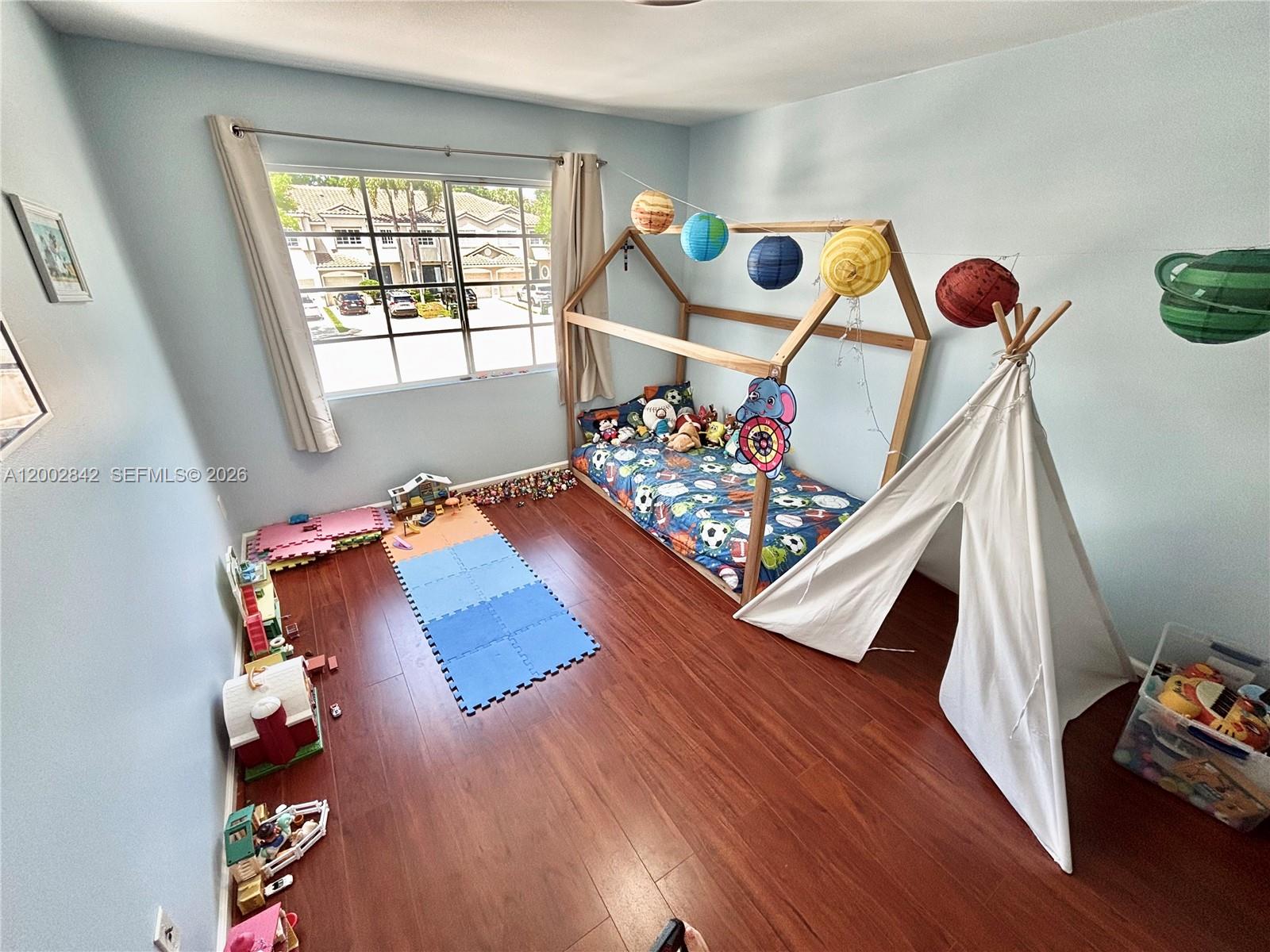 SAWGRASS EXCHANGE PLAT - Residential Lease