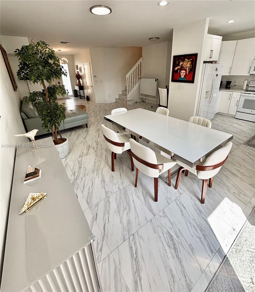 SAWGRASS EXCHANGE PLAT - Residential Lease