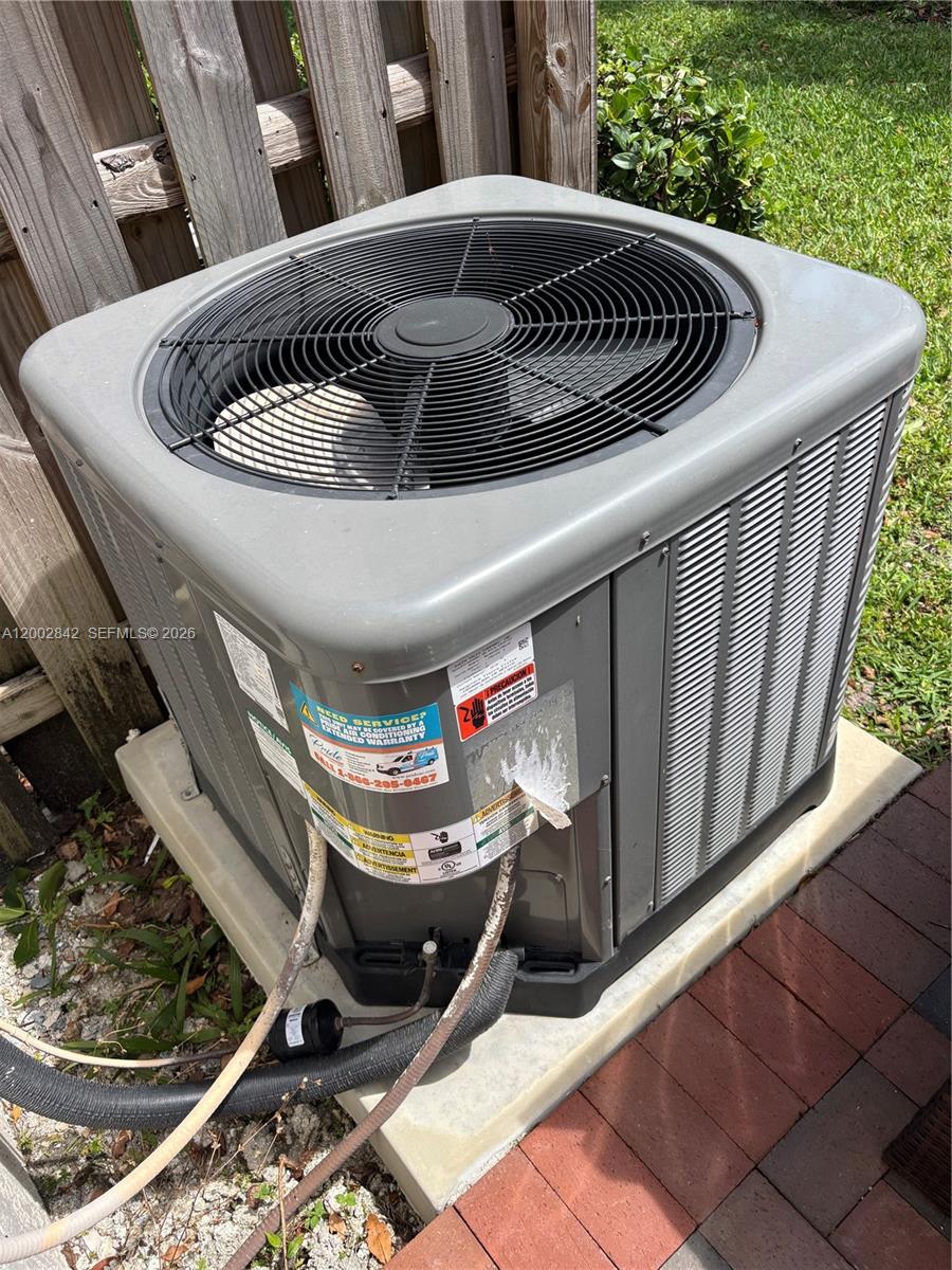 SAWGRASS EXCHANGE PLAT - Residential Lease