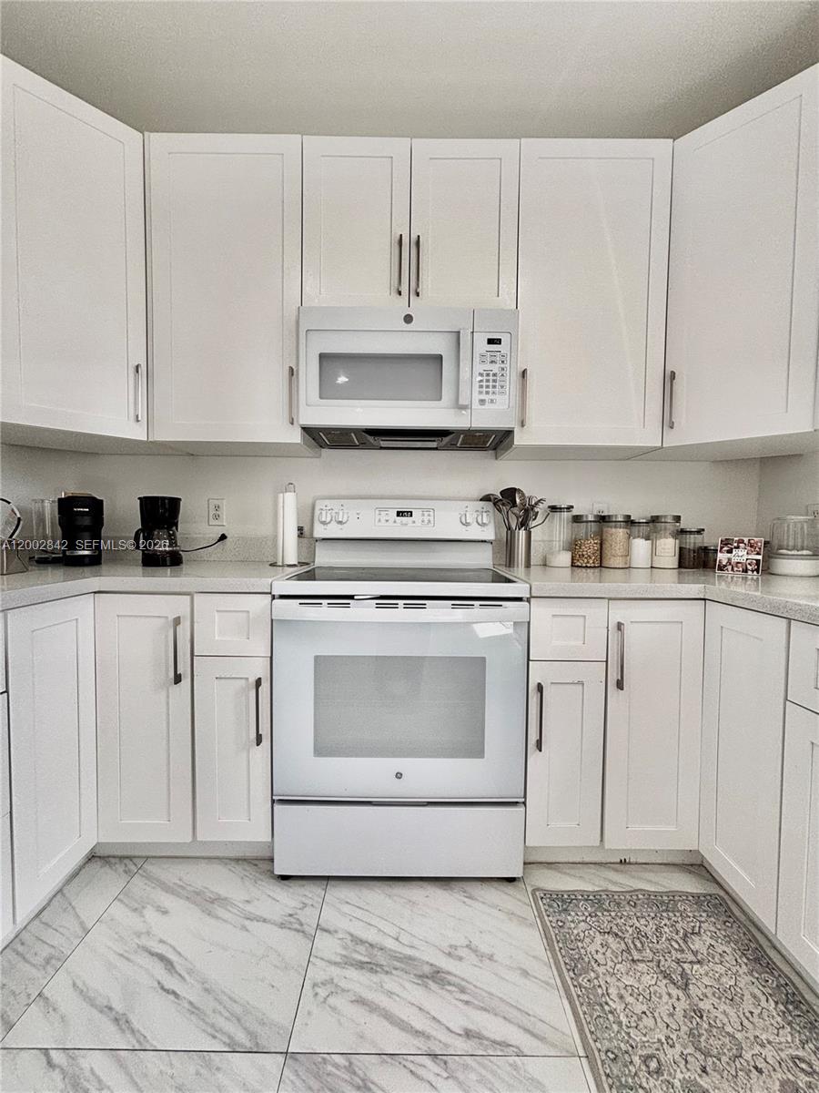 SAWGRASS EXCHANGE PLAT - Residential Lease