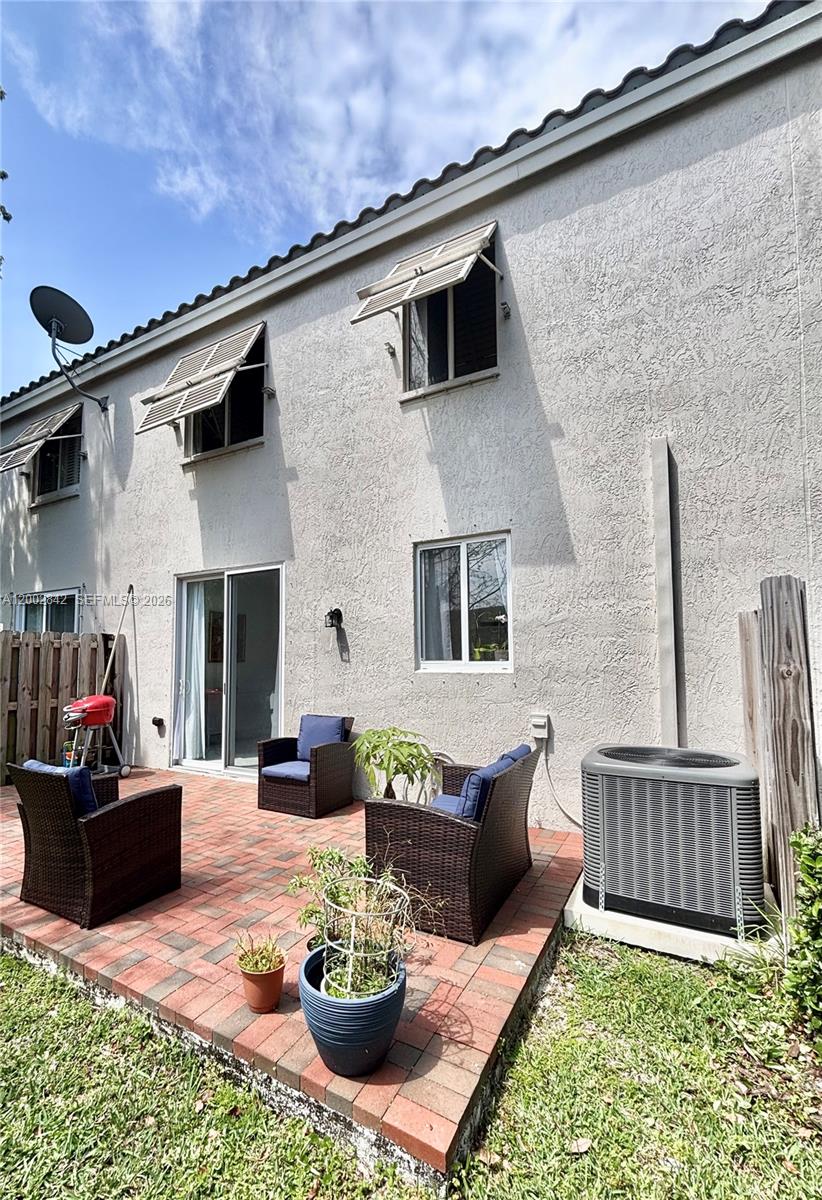 SAWGRASS EXCHANGE PLAT - Residential Lease