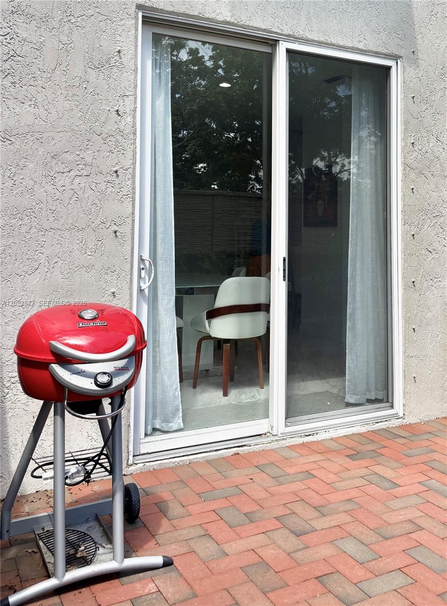 SAWGRASS EXCHANGE PLAT - Residential Lease