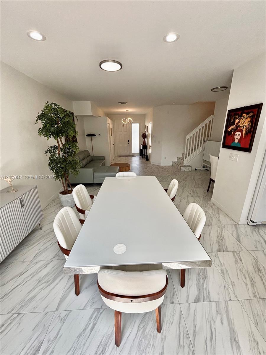 SAWGRASS EXCHANGE PLAT - Residential Lease