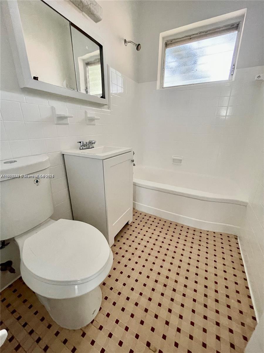 BISCAYNE BCH SUB - Residential Lease