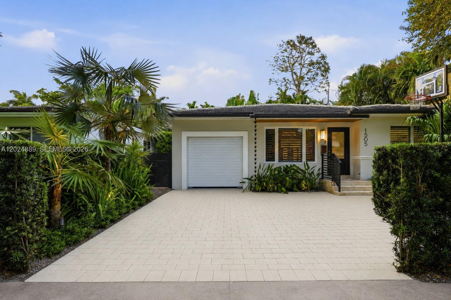 CORAL GABLES RIVIERA SEC - Residential