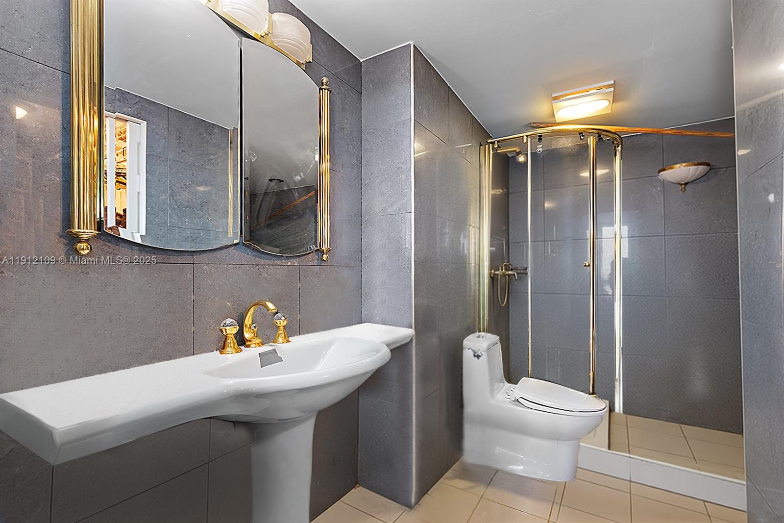 BURLEIGH HOUSE CONDO - Residential