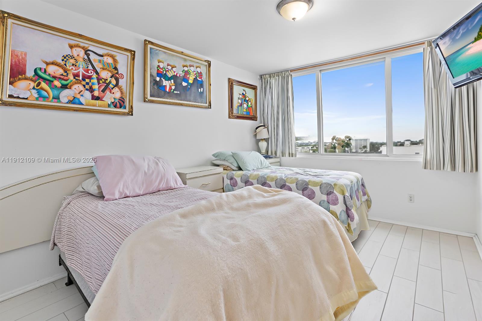 BURLEIGH HOUSE CONDO - Residential