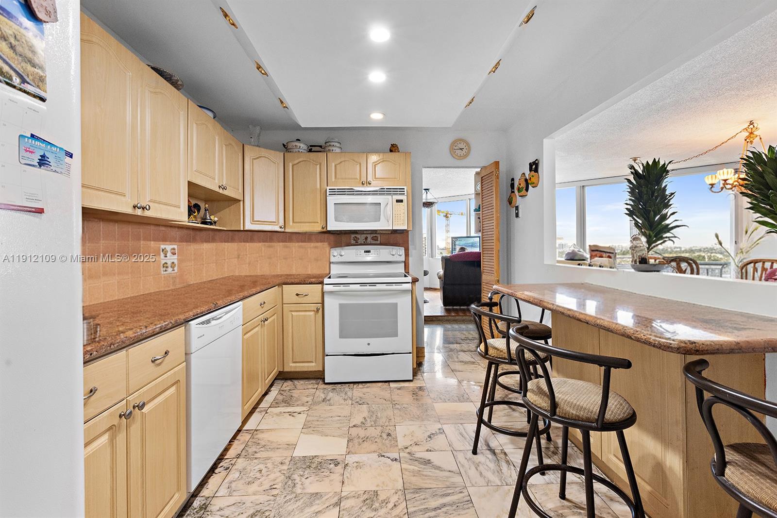 BURLEIGH HOUSE CONDO - Residential