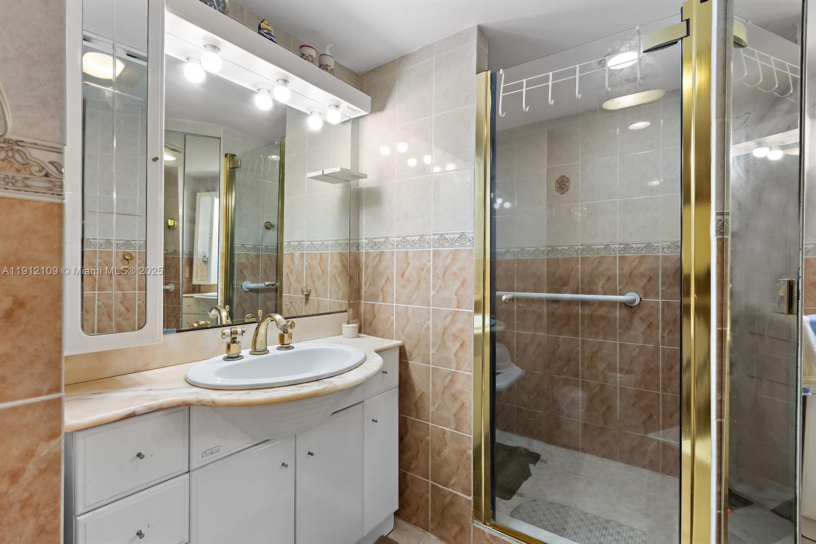 BURLEIGH HOUSE CONDO - Residential