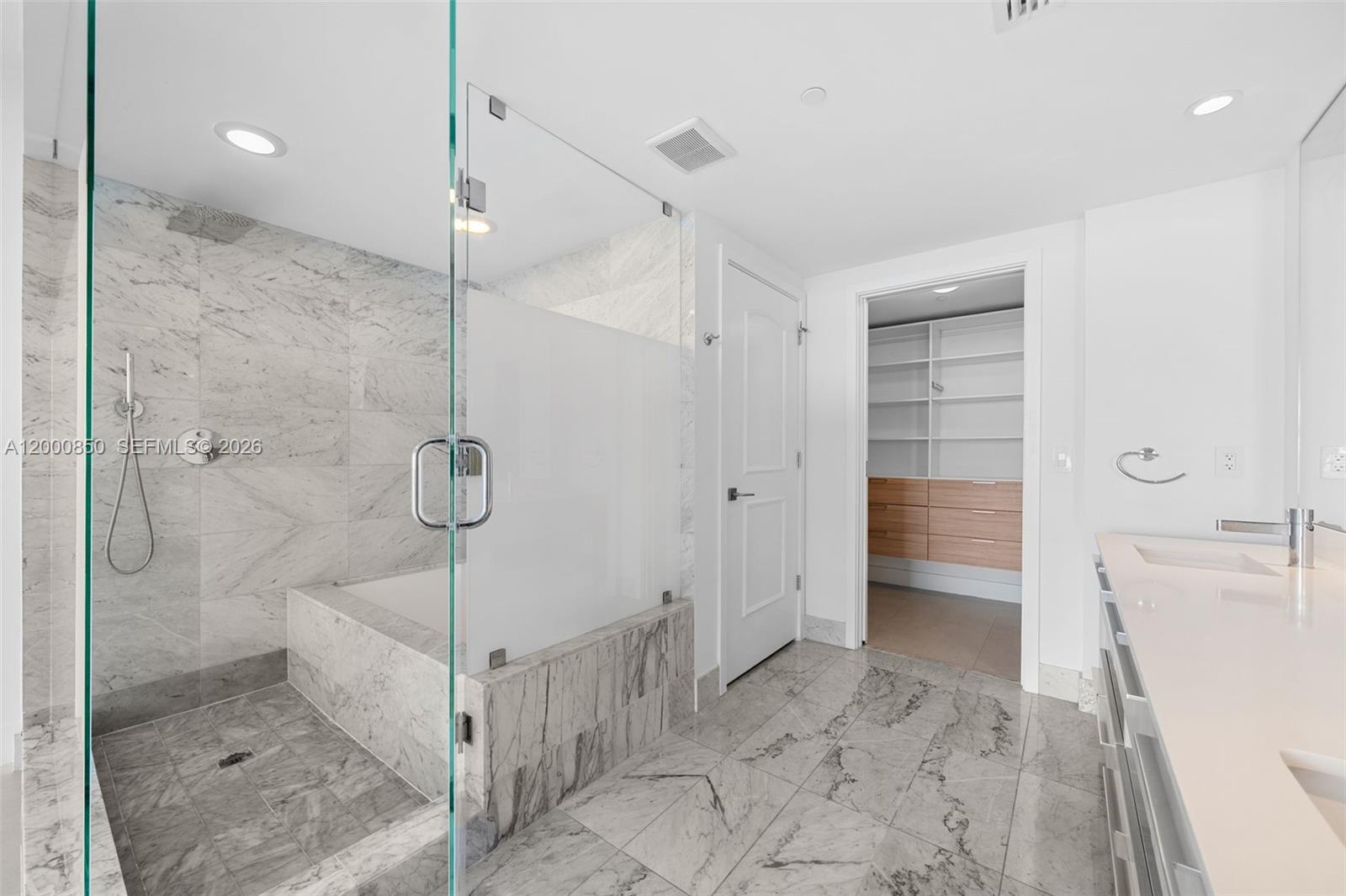 ONE PARAISO CONDO - Residential