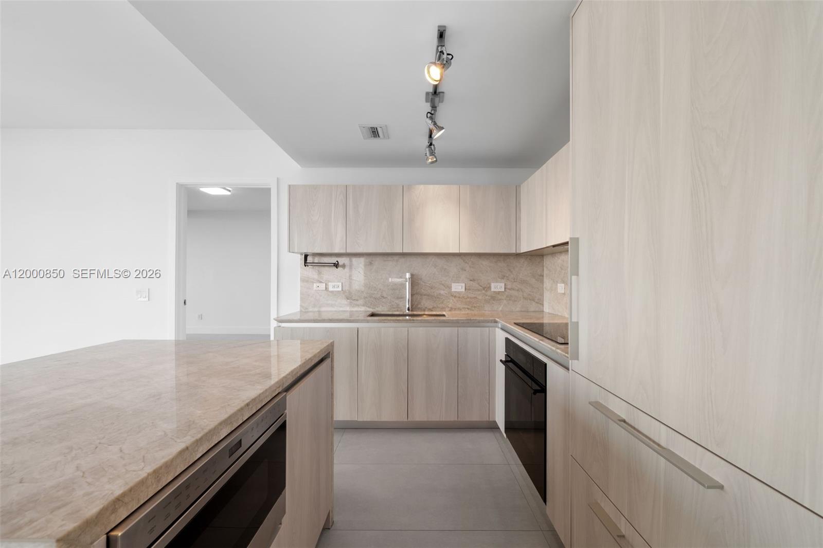 ONE PARAISO CONDO - Residential