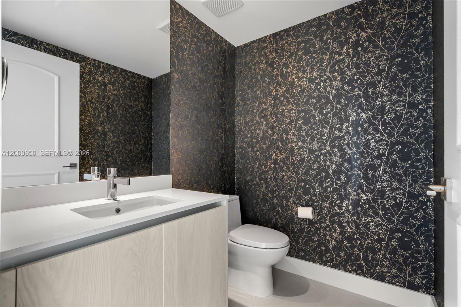 ONE PARAISO CONDO - Residential