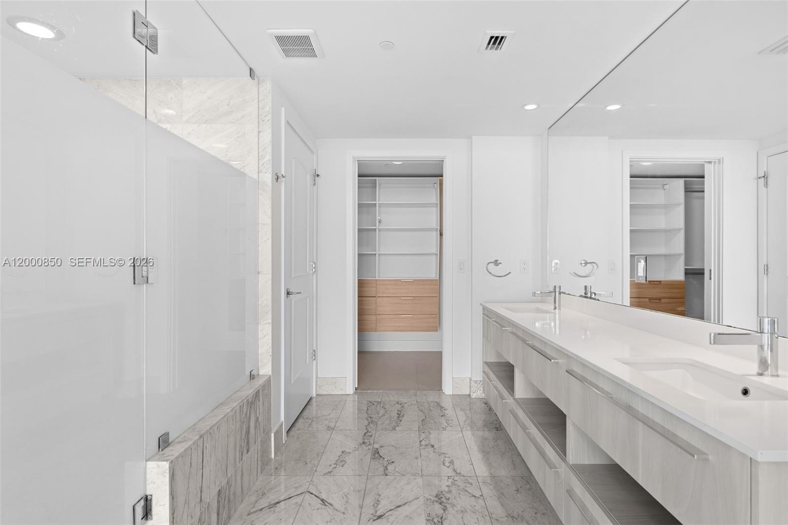 ONE PARAISO CONDO - Residential