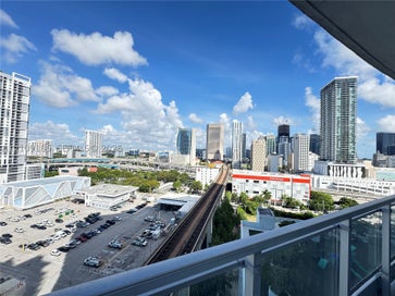 90 SW 3rd St 1612 Miami FL 33130